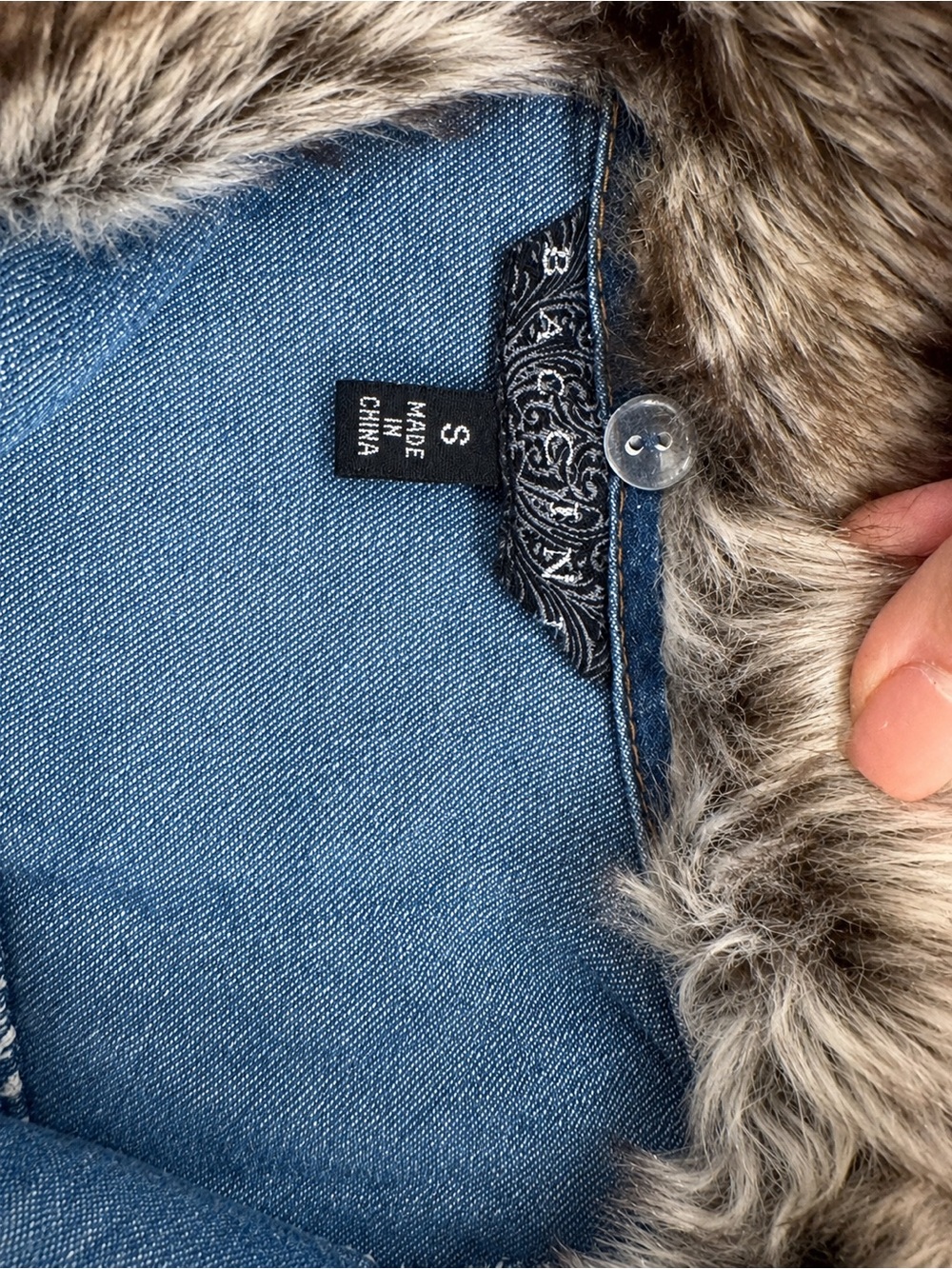 Baccini Denim Vest Faux Fur Collar Zip Front Blue Jean Vest Size Small - Picture 4 of 5